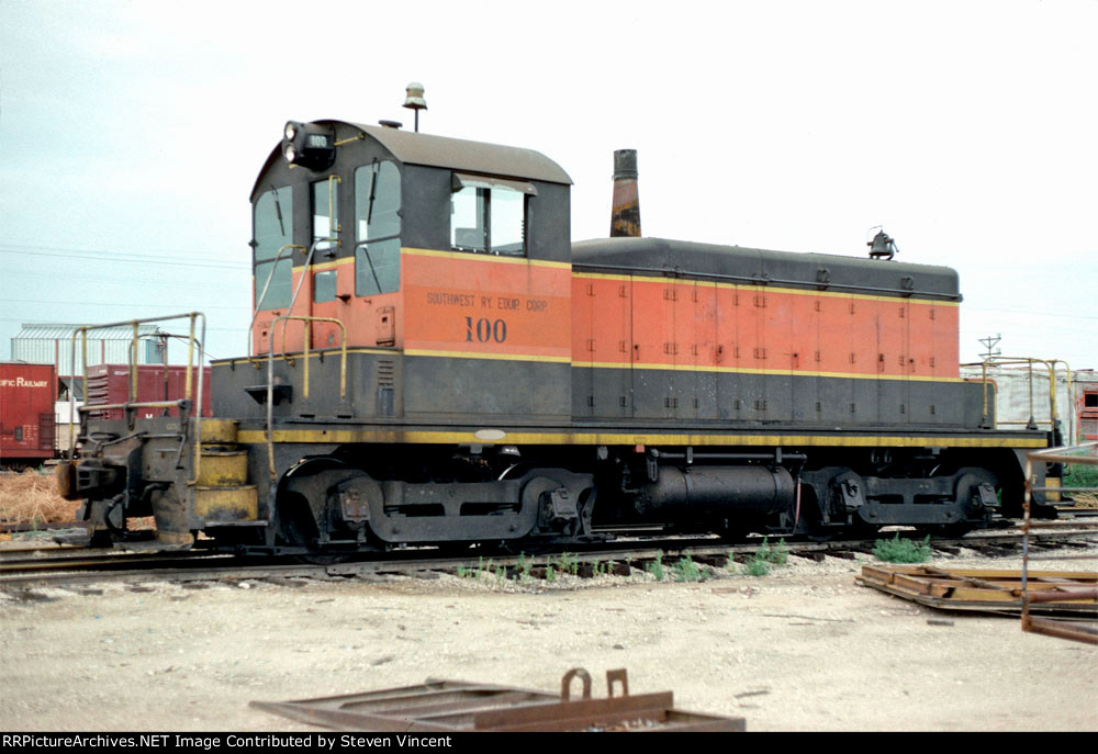 Ex Roscoe Snyder & Pacific SW1 #100 her lettered for "Southwest Ry Equip Corp"